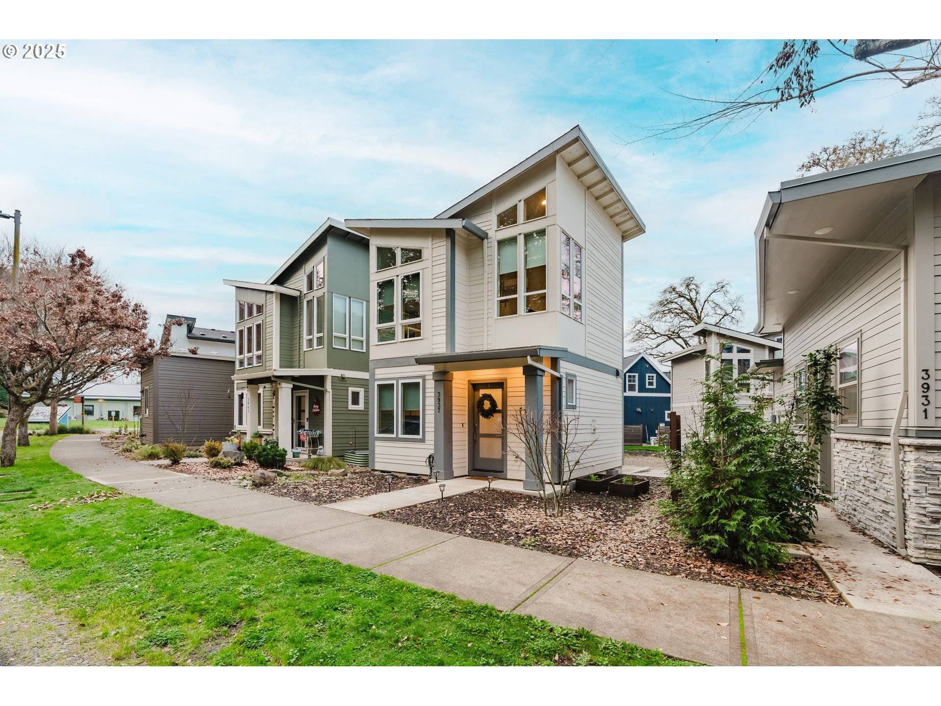 Salem, OR 97302,3937 SE COUSTEAU DR