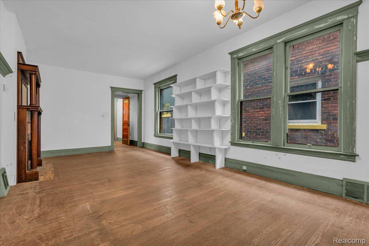 Detroit, MI 48202,5828 4th ST