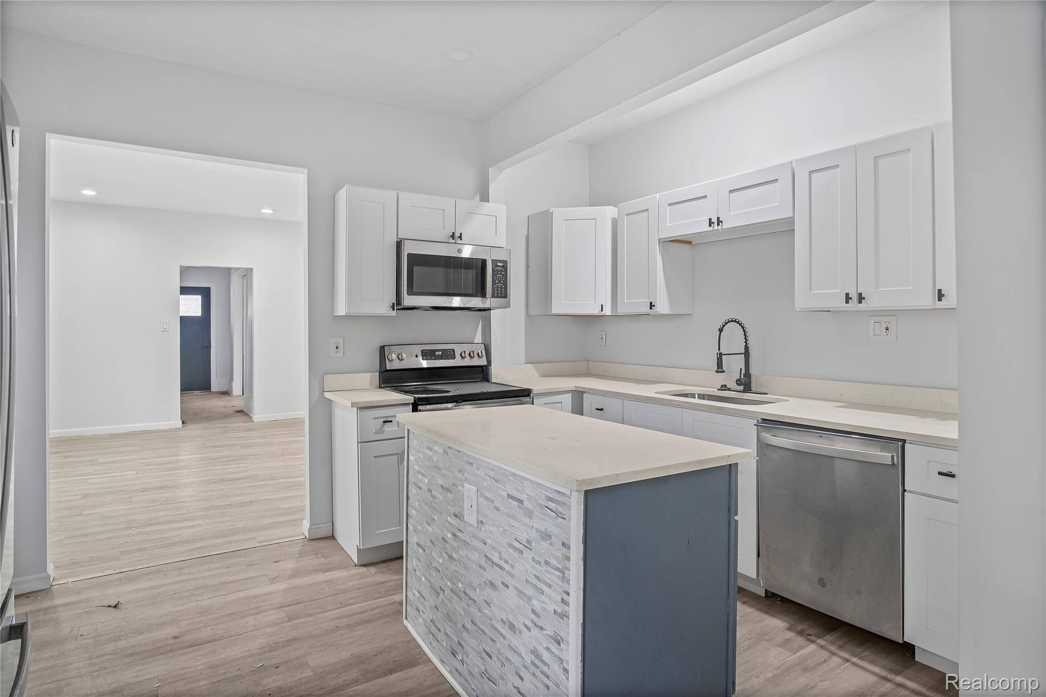 Detroit, MI 48202,671 Clairmount