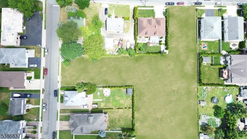 Elmwood Park Boro, NJ 07407,340 E 54Th St