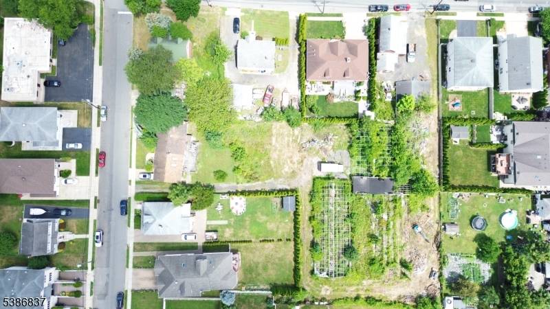 Elmwood Park Boro, NJ 07407,340 E 54Th St