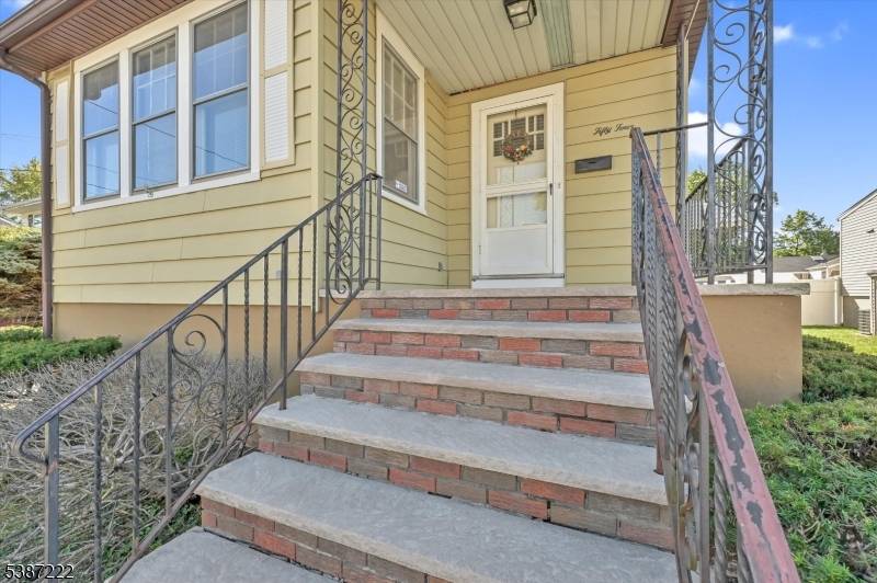 Saddle Brook Twp., NJ 07663,54 Rochelle Pkwy