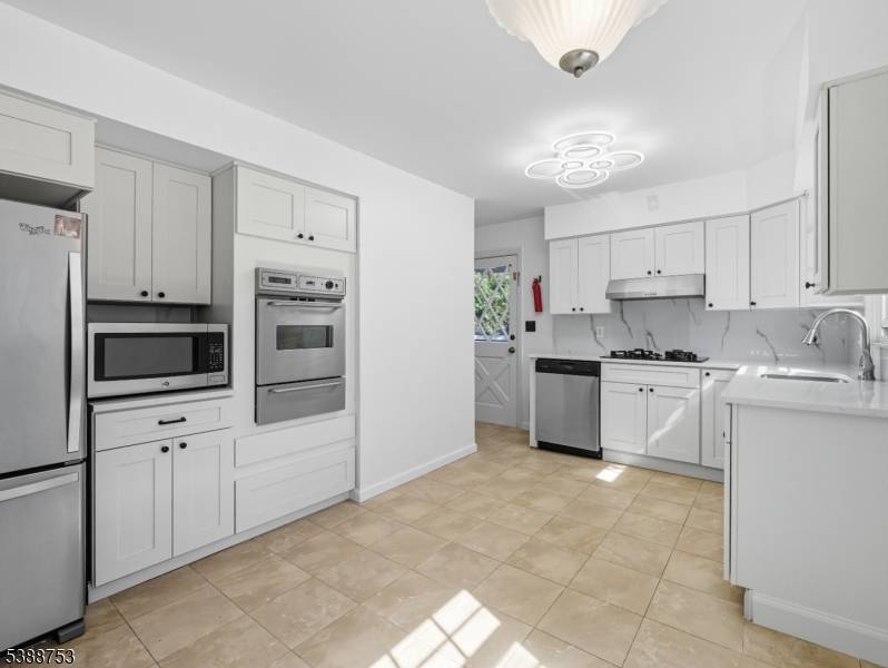 Edison Twp., NJ 08817,35 Rieder Rd