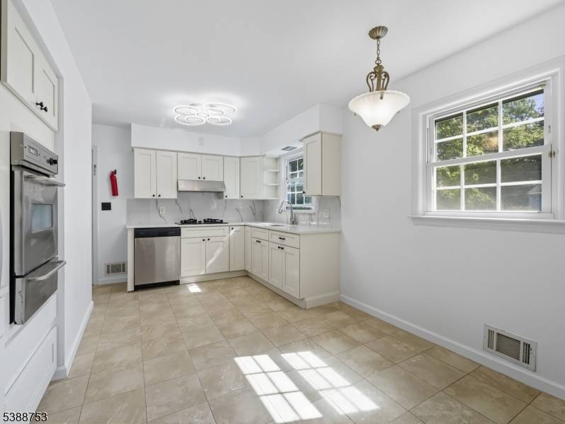 Edison Twp., NJ 08817,35 Rieder Rd