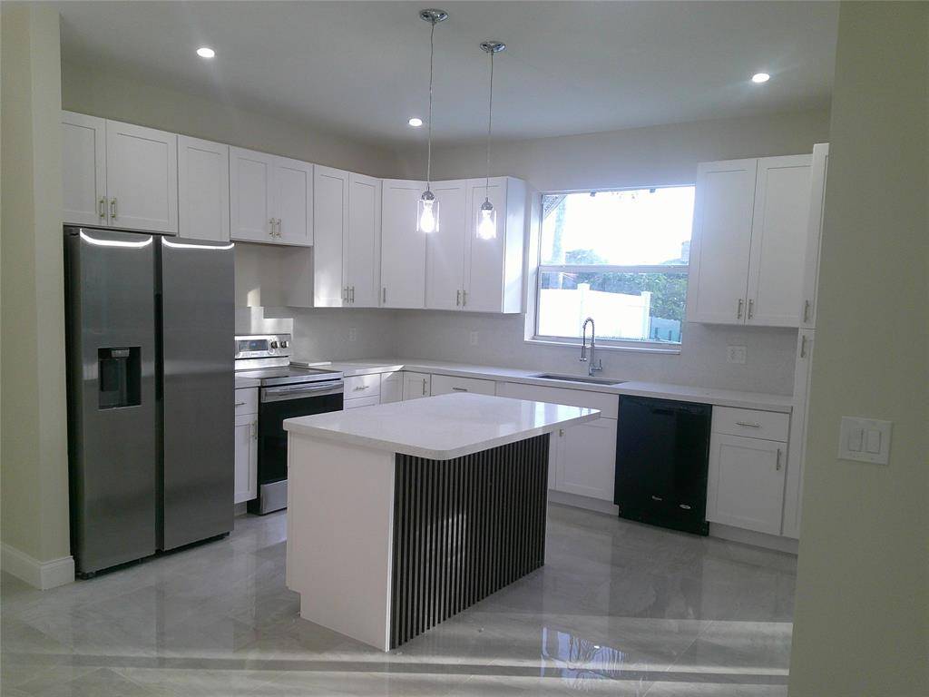 Pembroke Pines, FL 33029,19250 NW 22nd St