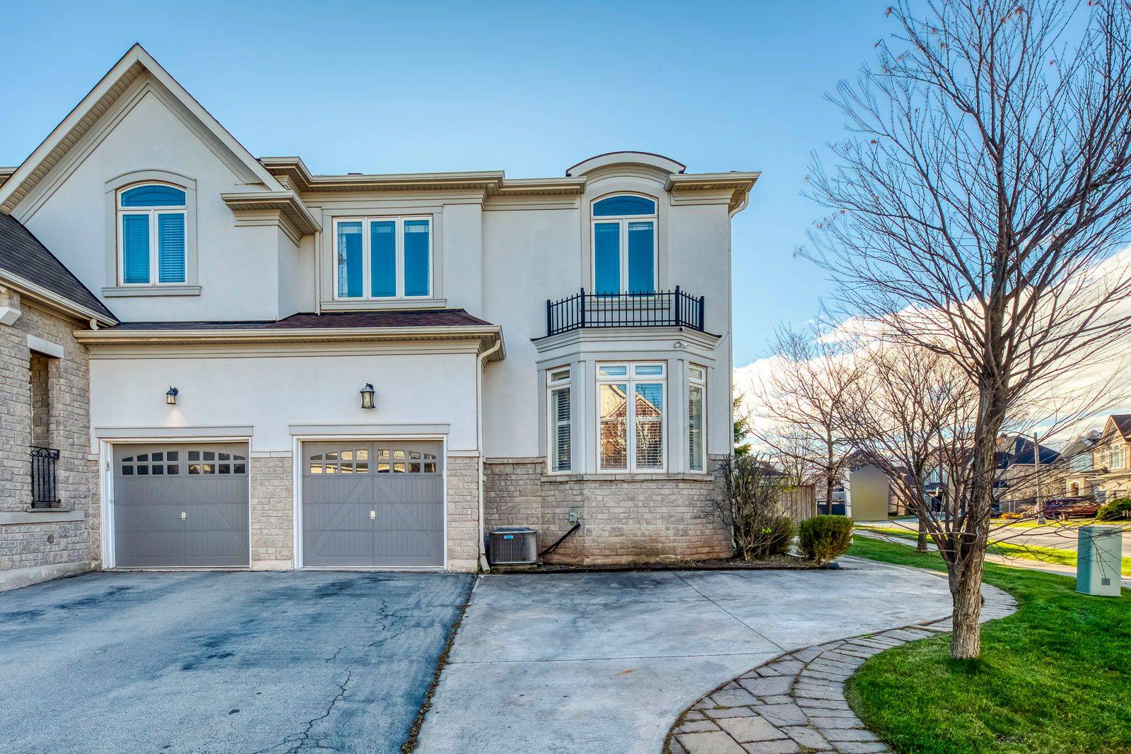 1254 Jezero CRES, Oakville, ON L6H 0B5