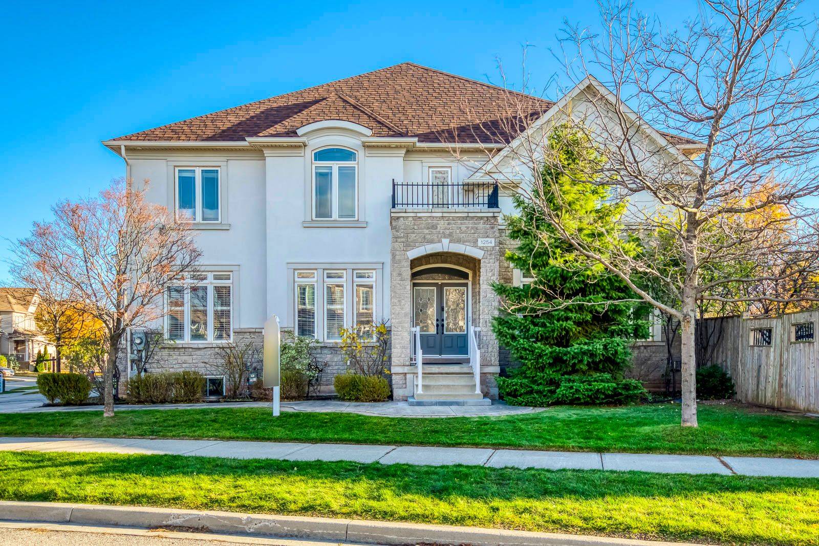 1254 Jezero CRES, Oakville, ON L6H 0B5