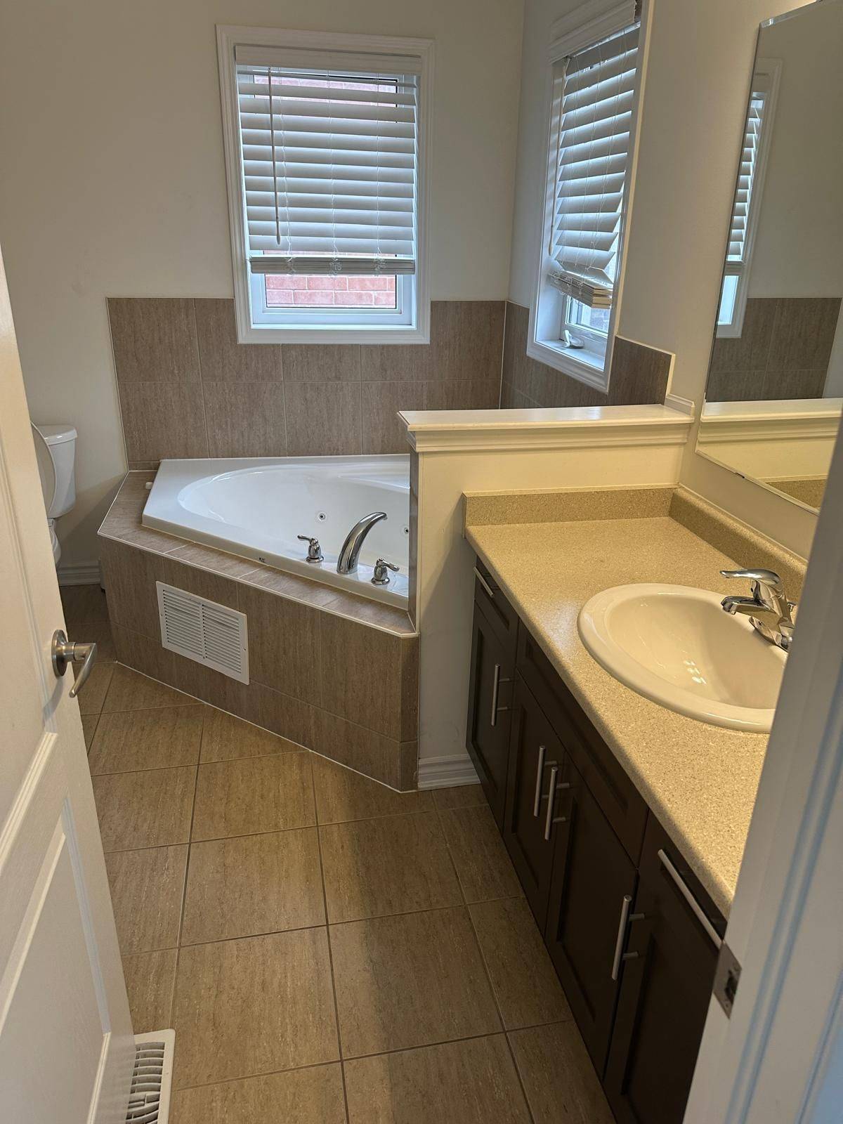 Brampton, ON L7A 4P5,30 Stedford CRES