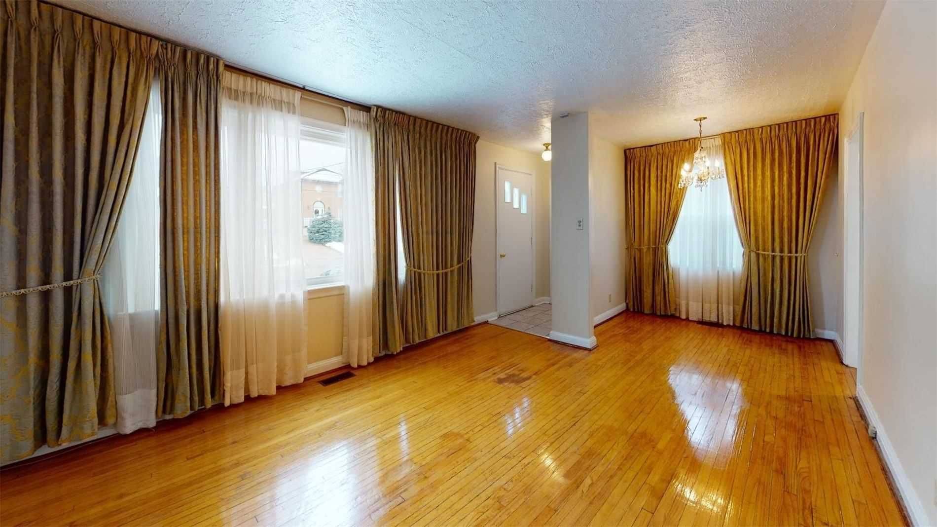 Toronto W05, ON M3M 2M9,184 Calvington DR #Main