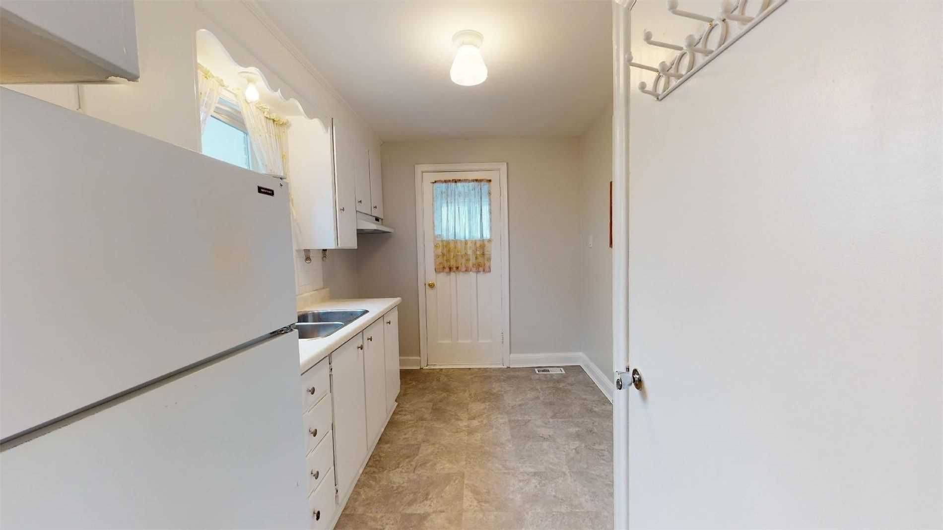 Toronto W05, ON M3M 2M9,184 Calvington DR #Main