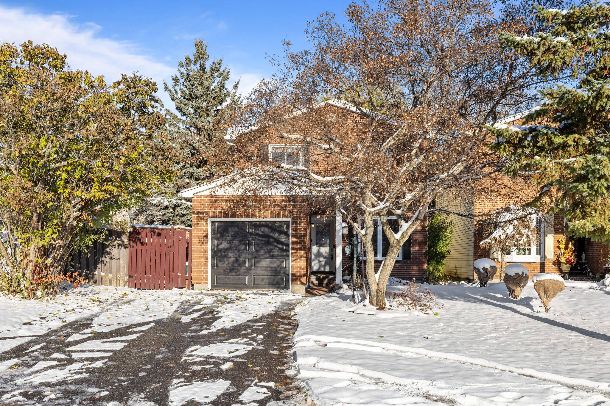 Barrhaven, ON K2J 2K9,45 Raftus SQ