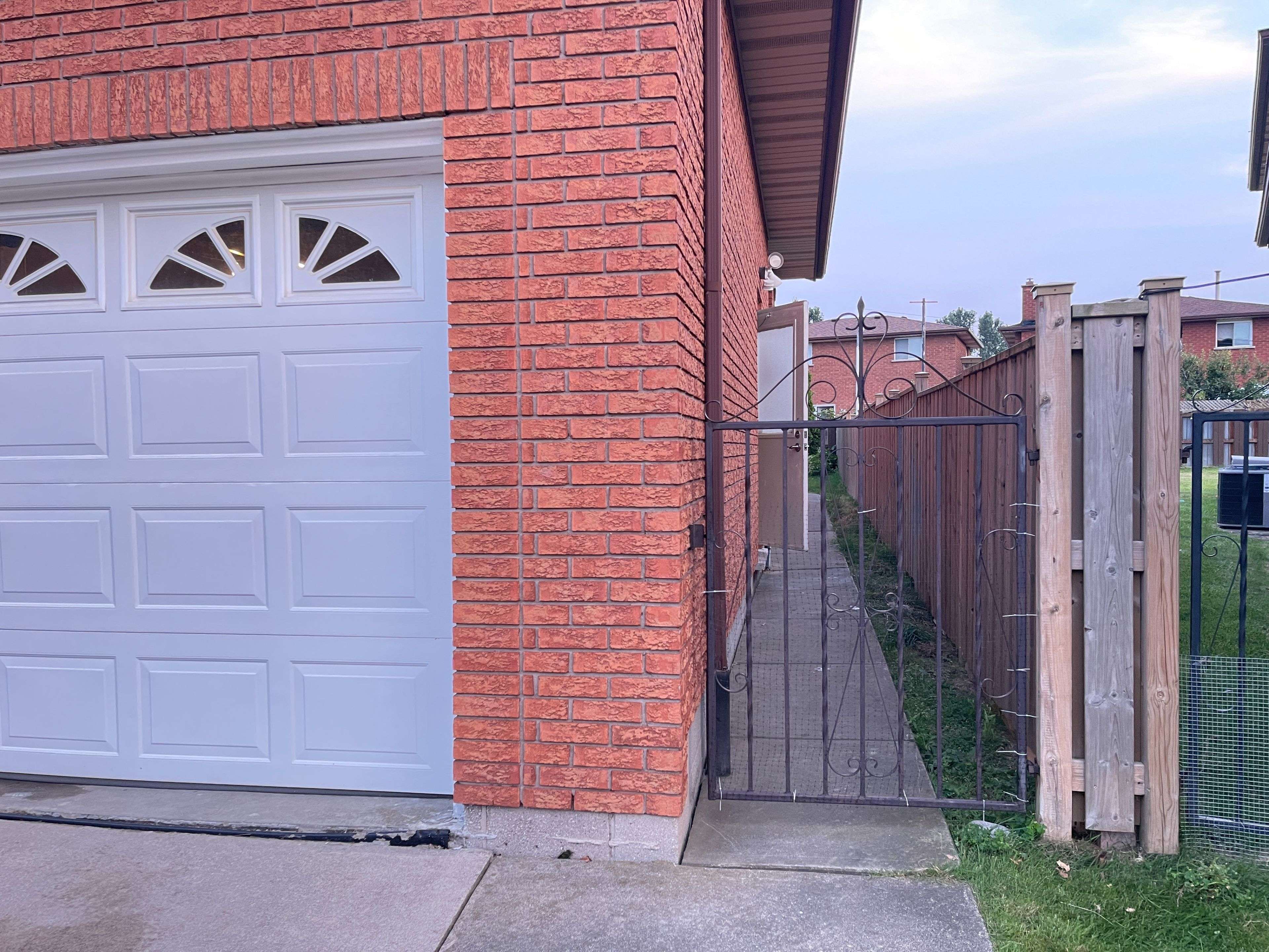 Hamilton, ON L9C 6Z2,353 Darlington CT #Lower & Main