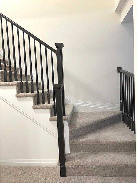 Thorold, ON L2V 0L8,71 Bur Oak DR