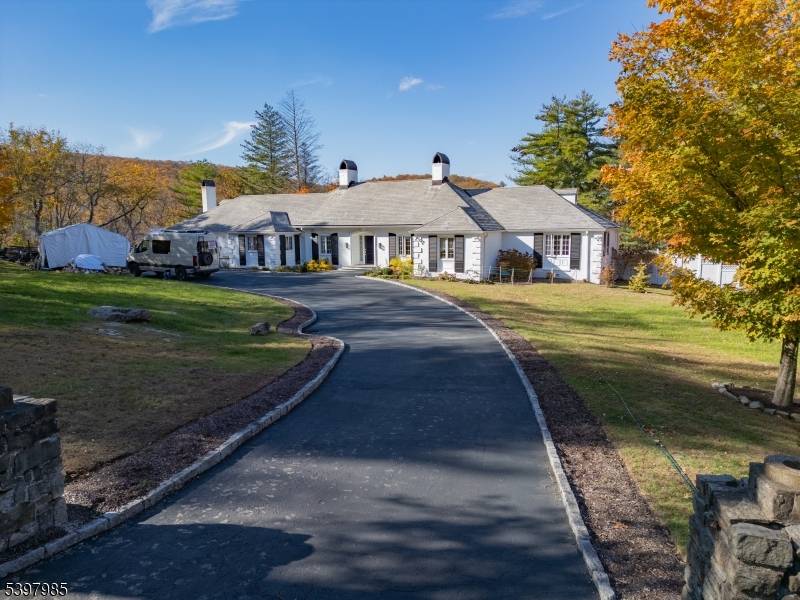 Kinnelon Boro, NJ 07405,18 Pepperidge Tree Ter