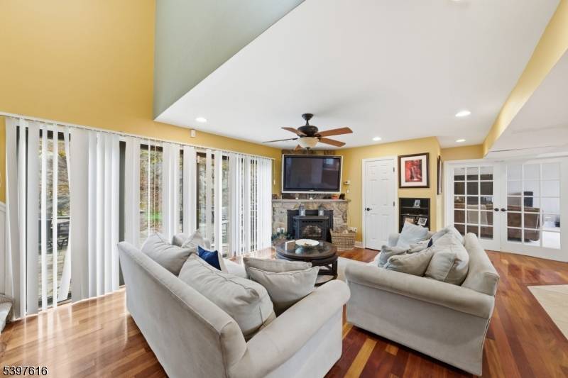 Byram Twp., NJ 07874,11 Joan Dr