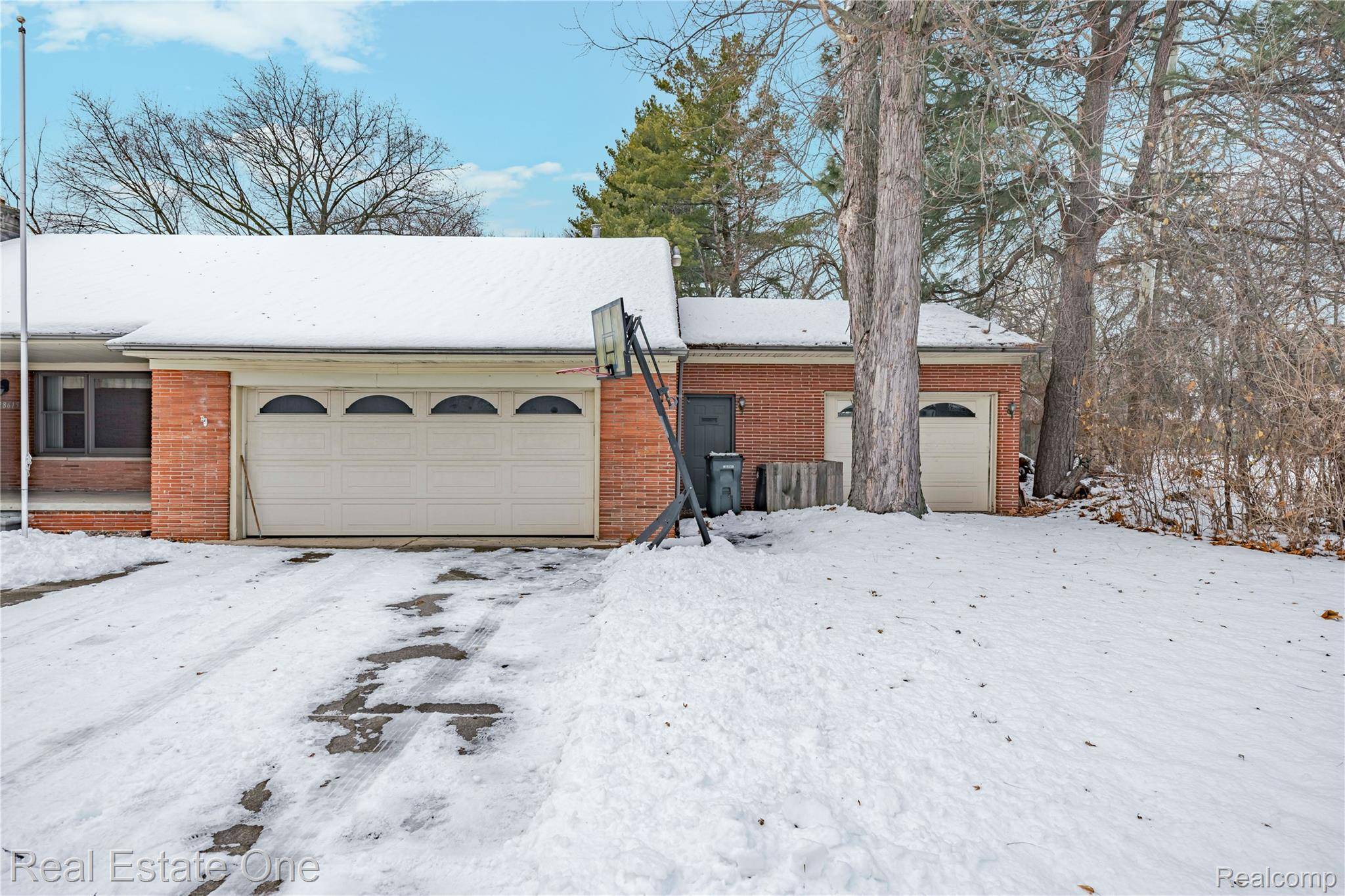 Lathrup Village, MI 48076,28615 Bloomfield DR