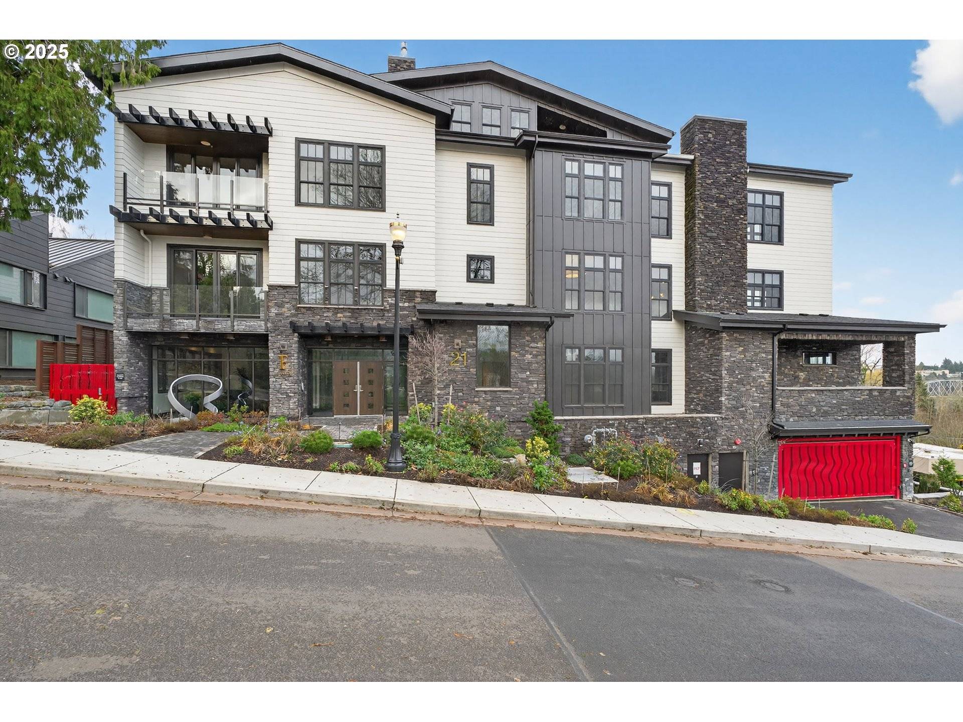 Lake Oswego, OR 97034,21 D AVE #2