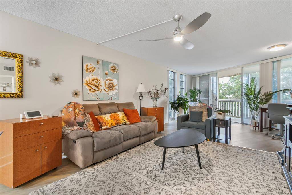 Lauderhill, FL 33319,6911 Environ Blvd #5J