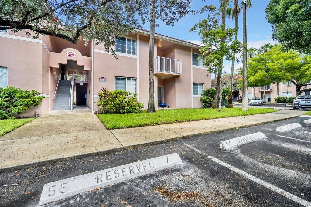 Hollywood, FL 33024,3221 Sabal Palm Mnr #207