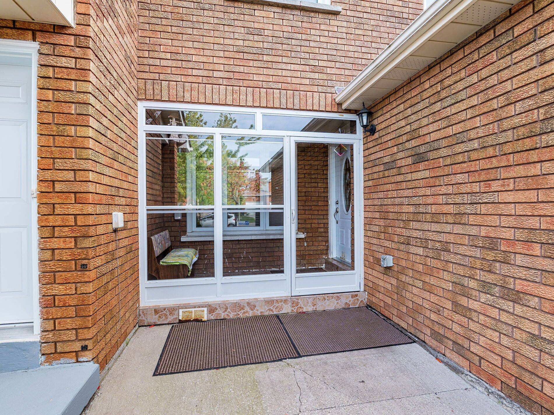 Brampton, ON L6Y 3X2,53 Dutch CRES