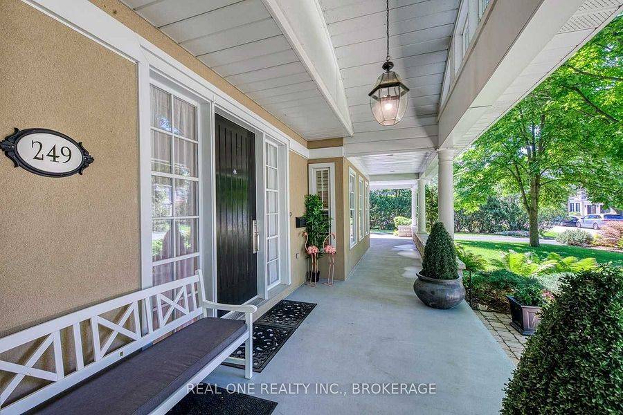 Oakville, ON L6J 4C7,249 Poplar DR