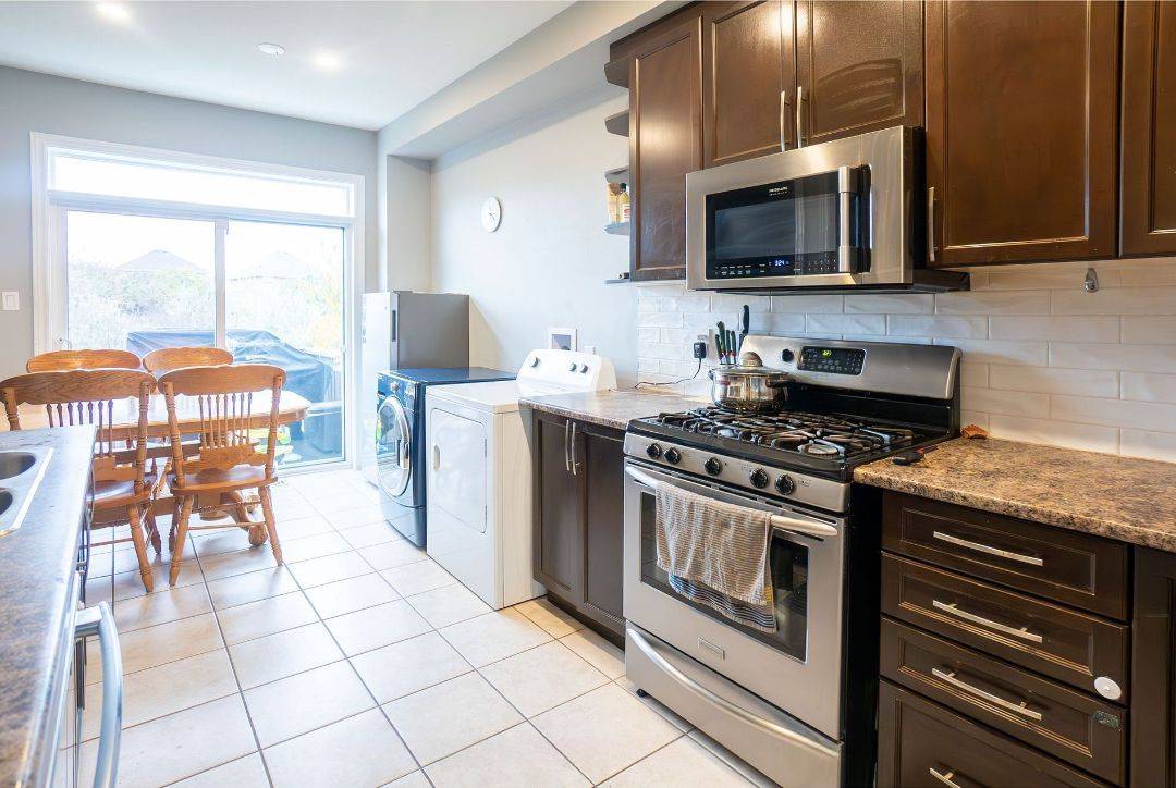 Brampton, ON L7A 0M7,64 Begonia CRES #(Main)