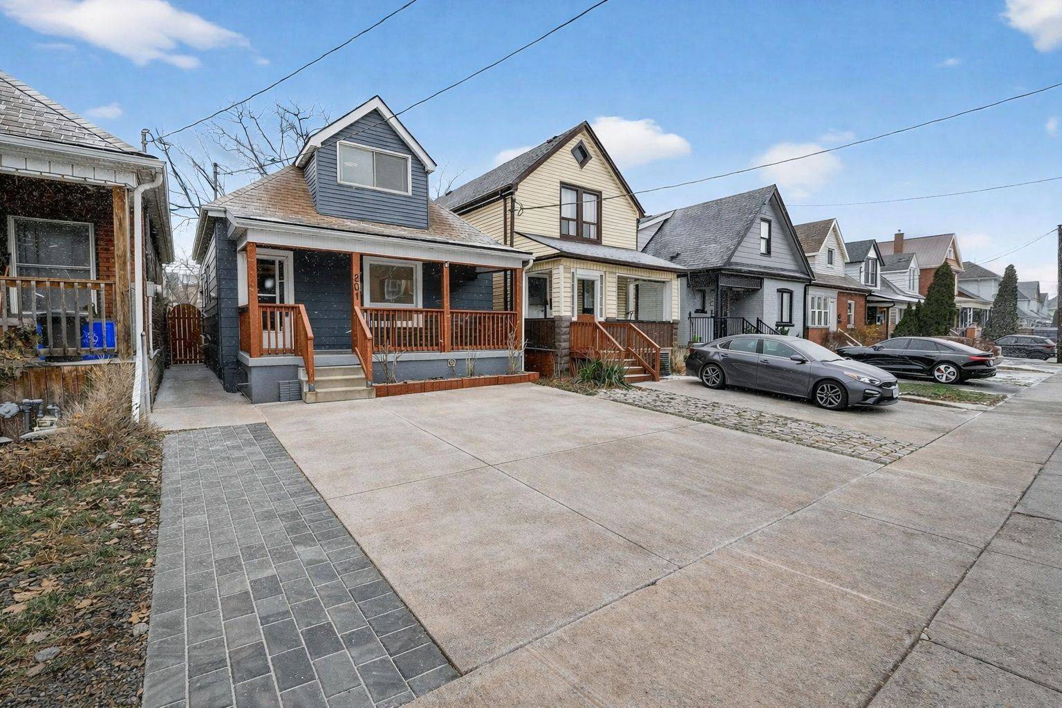 Hamilton, ON L8L 7T1,201 Grosvenor AVE N