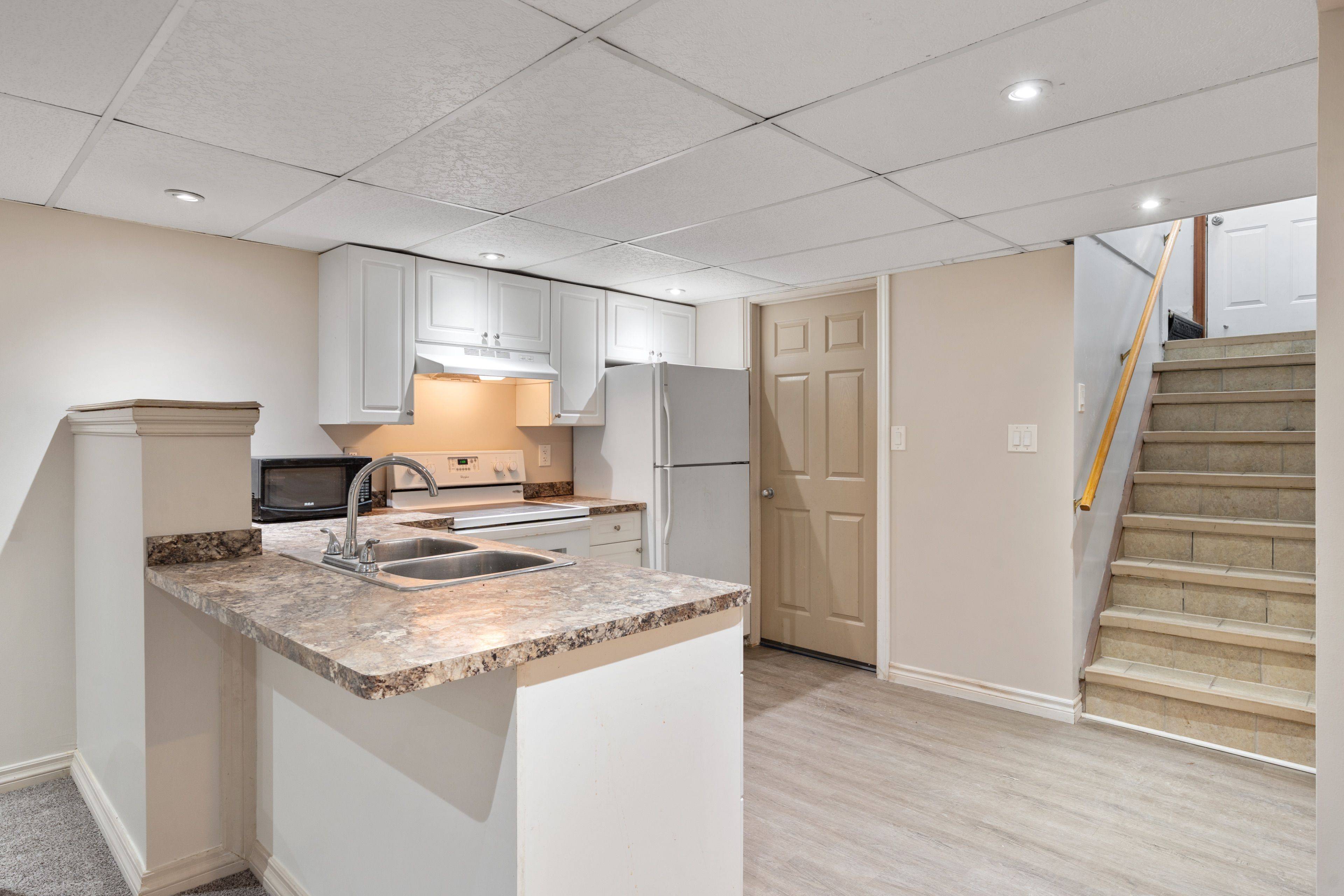 St. Catharines, ON L2M 6A4,11 Broadmore AVE #LOWER