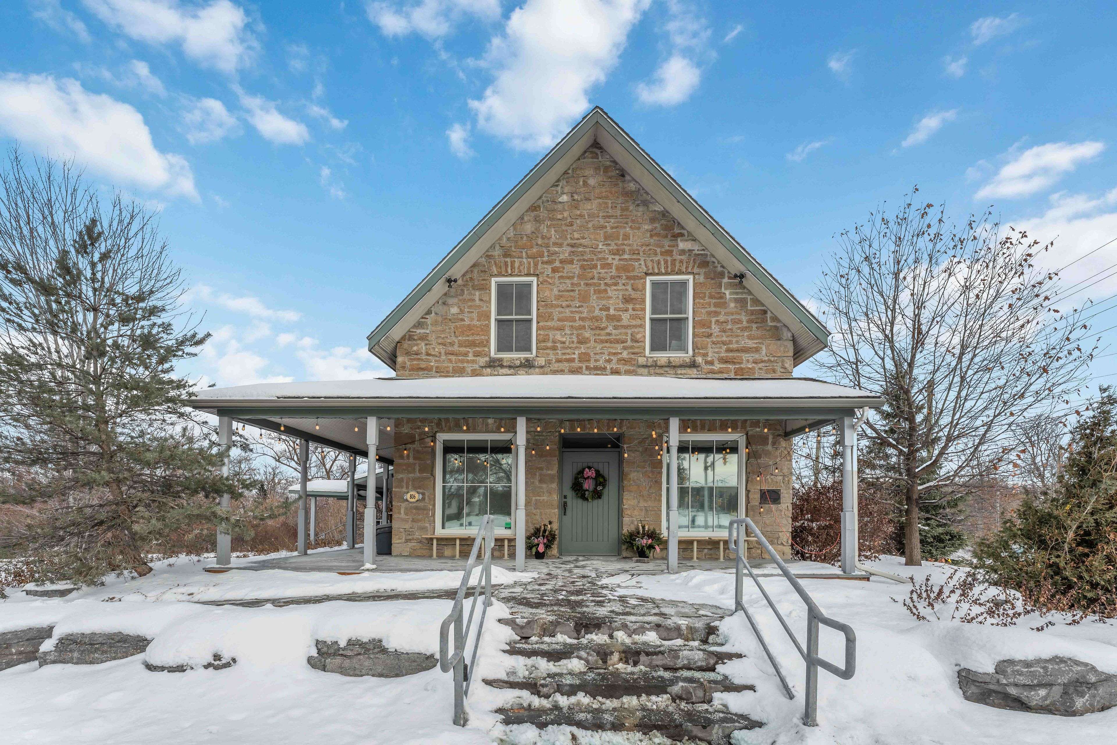 Kanata, ON K2W 0C9,806 March RD E