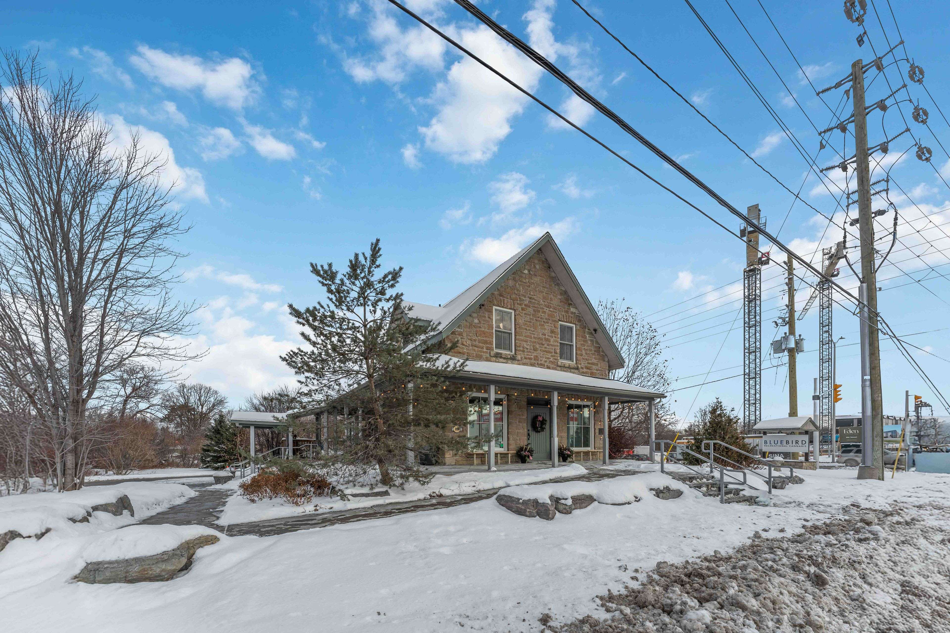 Kanata, ON K2W 0C9,806 March RD E