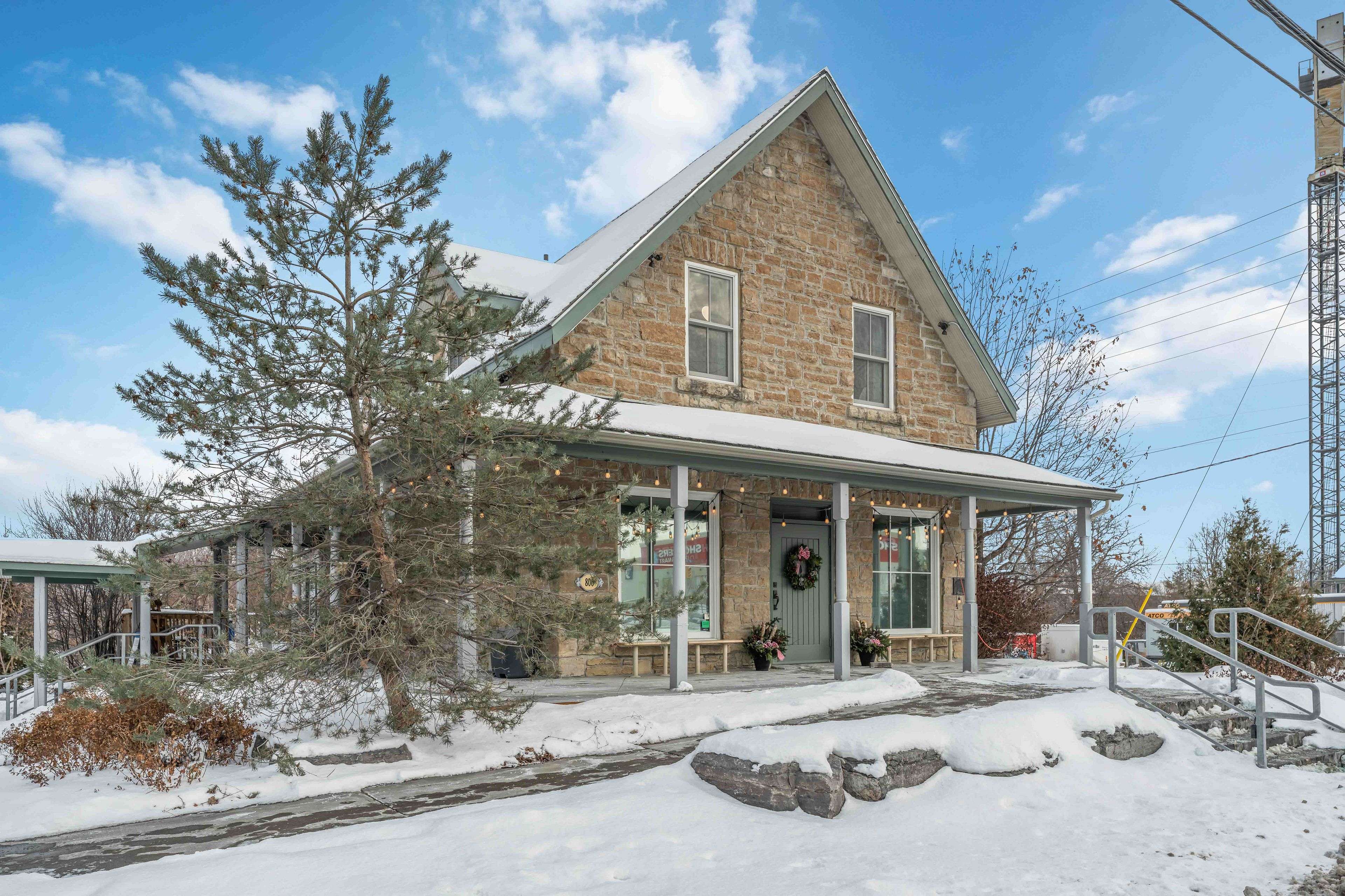 Kanata, ON K2W 0C9,806 March RD E