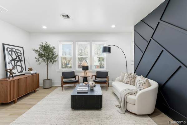 Detroit, MI 48221,16230 Indiana ST