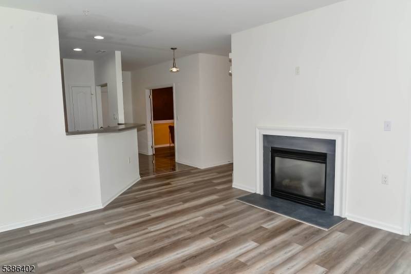 Franklin Twp., NJ 08873,2103 Neville Ct #2103