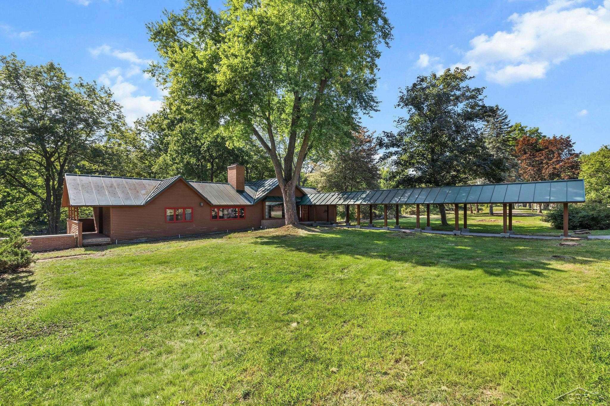 Midland, MI 48640,458/456 E Chippewa River RD