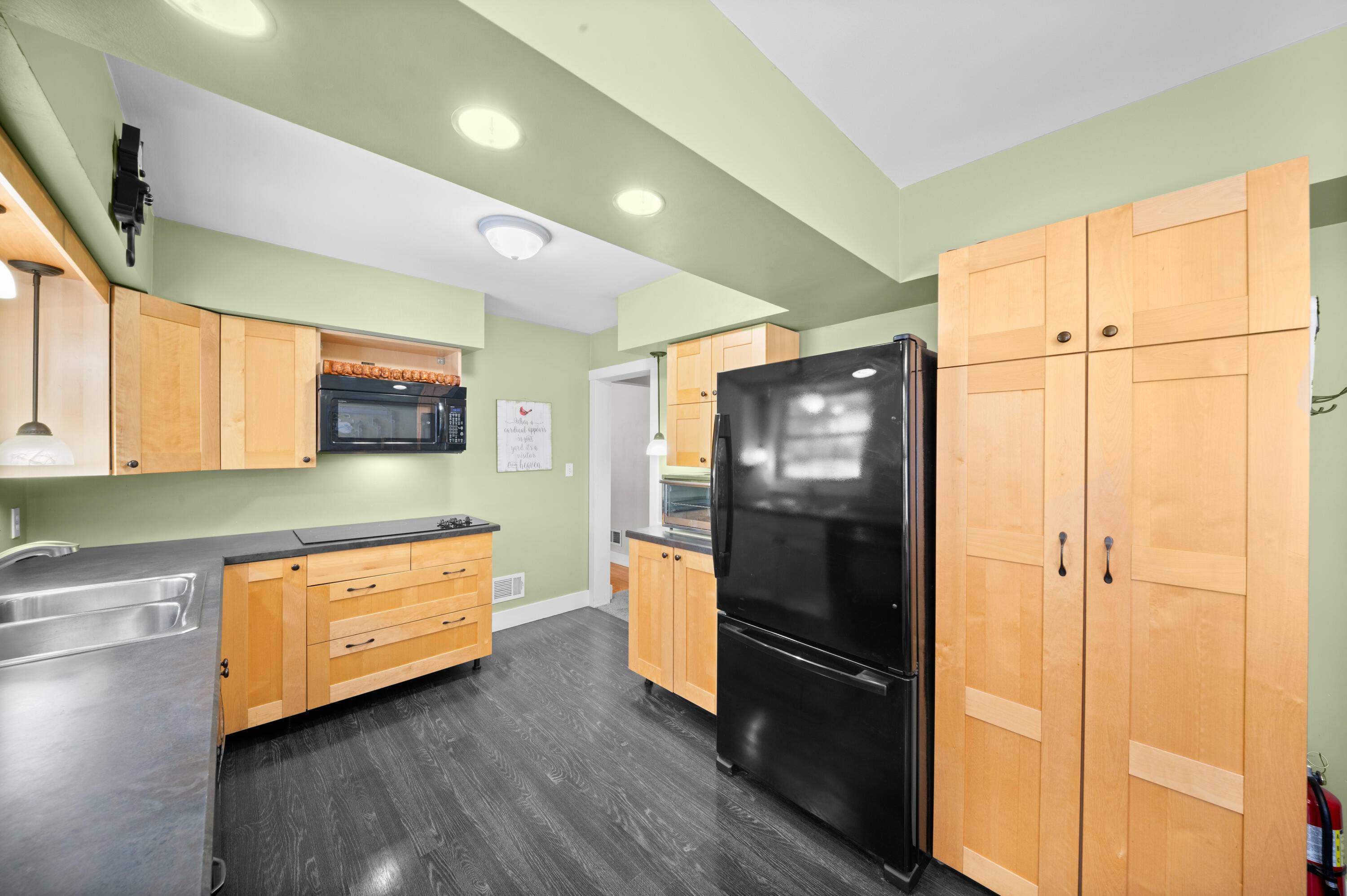 Muskegon, MI 49441,896 W Hile RD