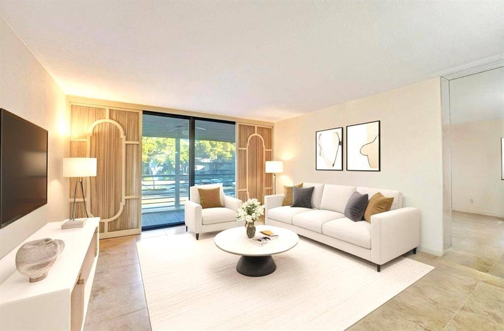 Pembroke Pines, FL 33026,900 Colony Point Cir #221