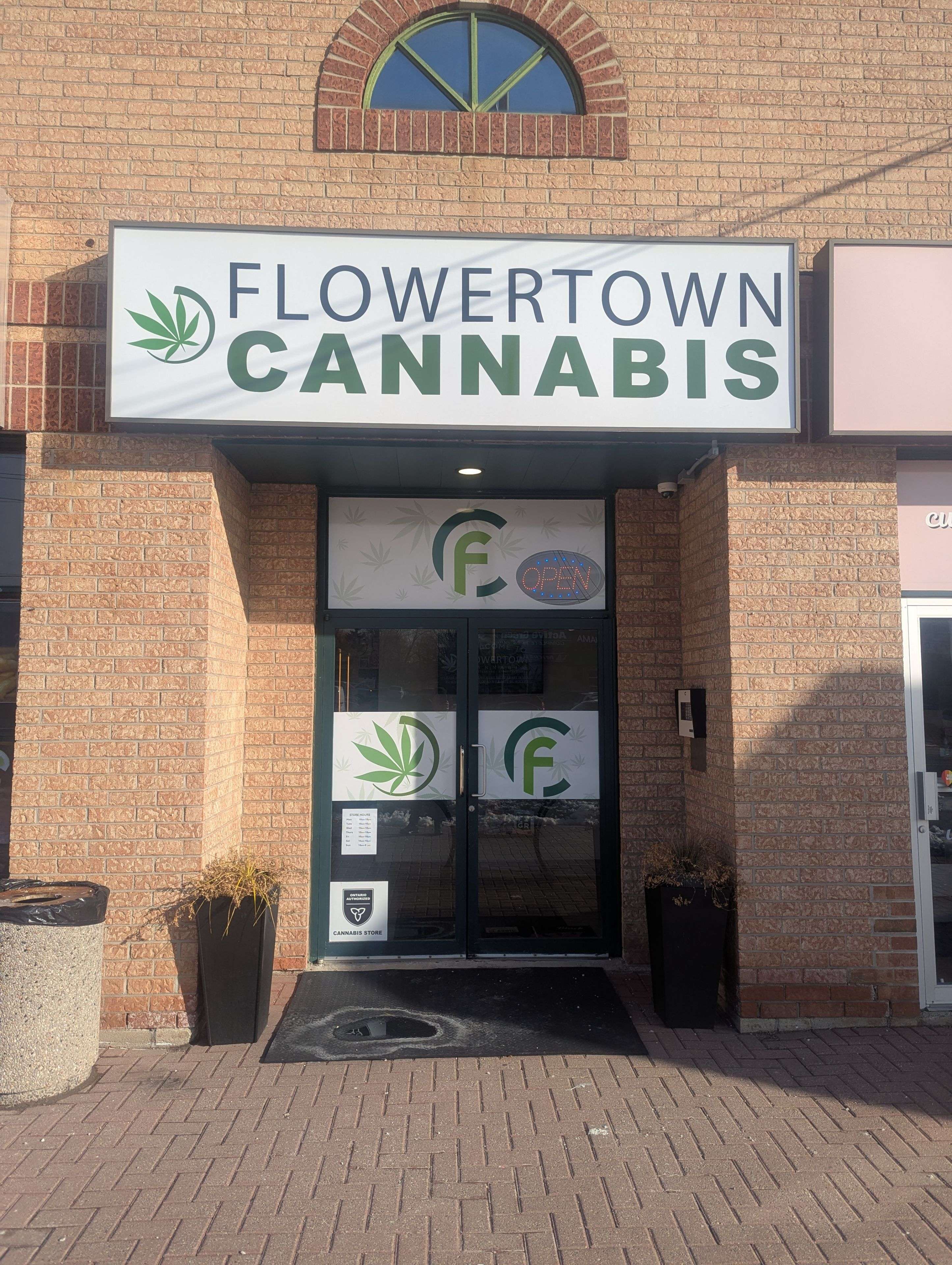 Mississauga, ON L5N 6A1,17 Queen ST N #2B