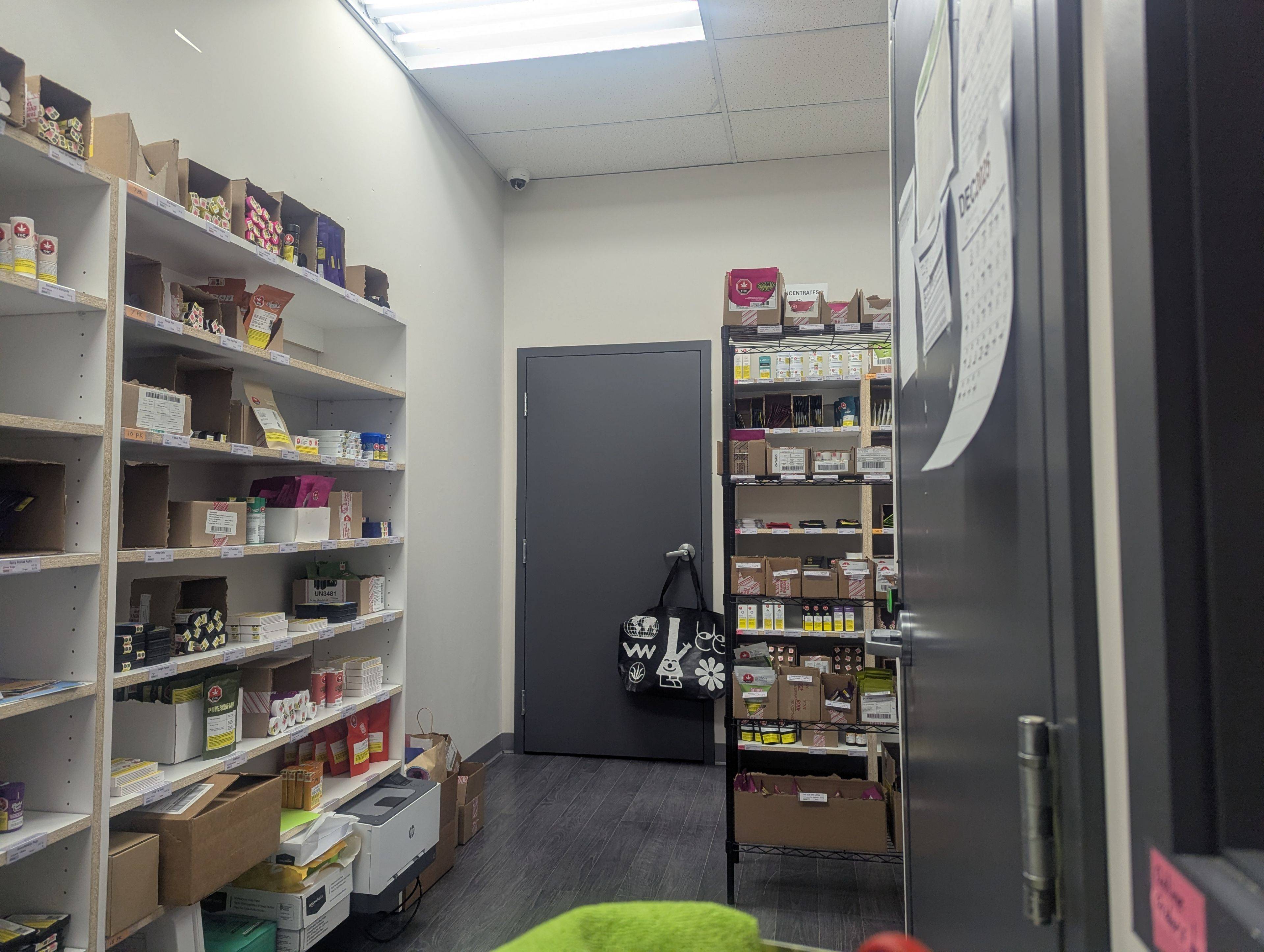 Mississauga, ON L5N 6A1,17 Queen ST N #2B