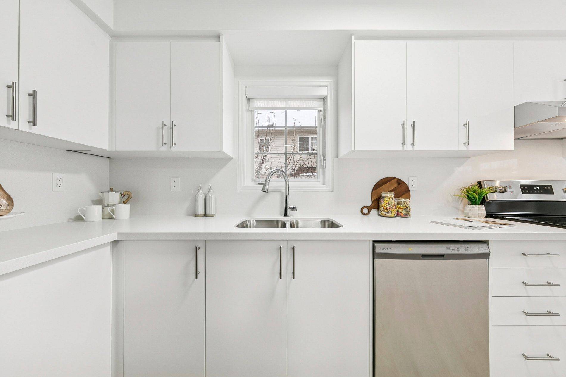 Mississauga, ON L5M 0A5,3950 Erin Centre BLVD #45