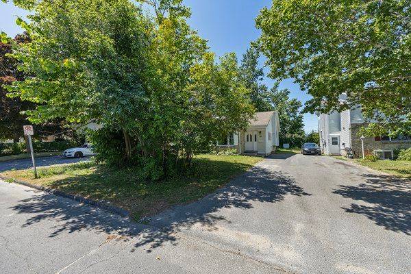 Kingston, ON K7M 6K9,30 Woodstone CRES