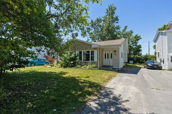 Kingston, ON K7M 6K9,30 Woodstone CRES