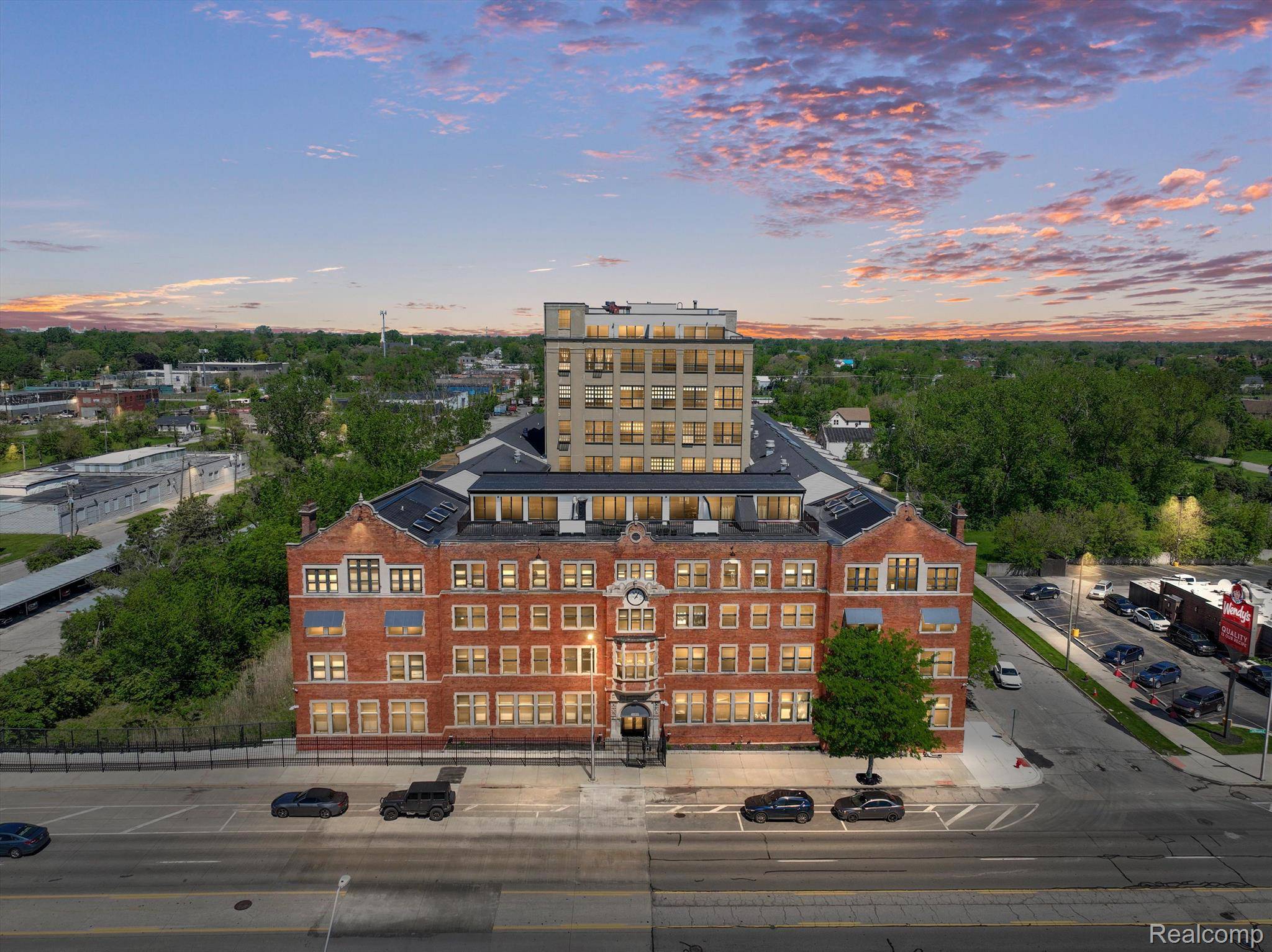 Detroit, MI 48207,6533 E JEFFERSON AVE #413W