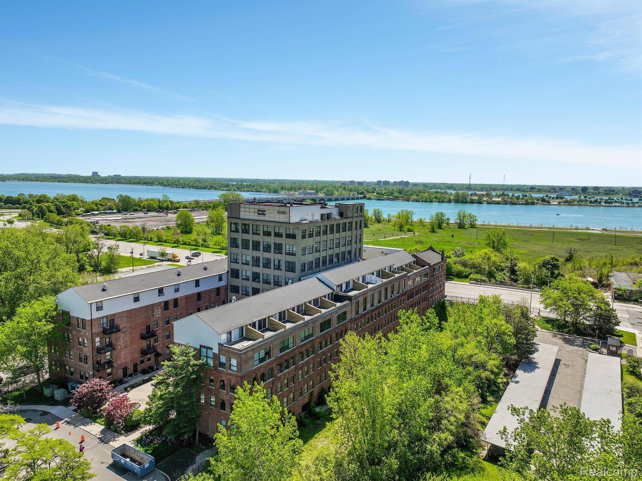 Detroit, MI 48207,6533 E JEFFERSON AVE #413W