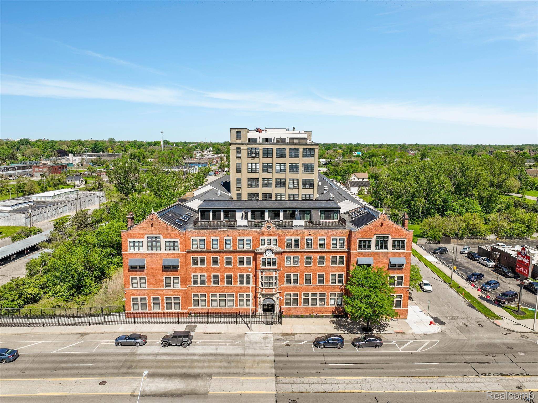 Detroit, MI 48207,6533 E JEFFERSON AVE #413W
