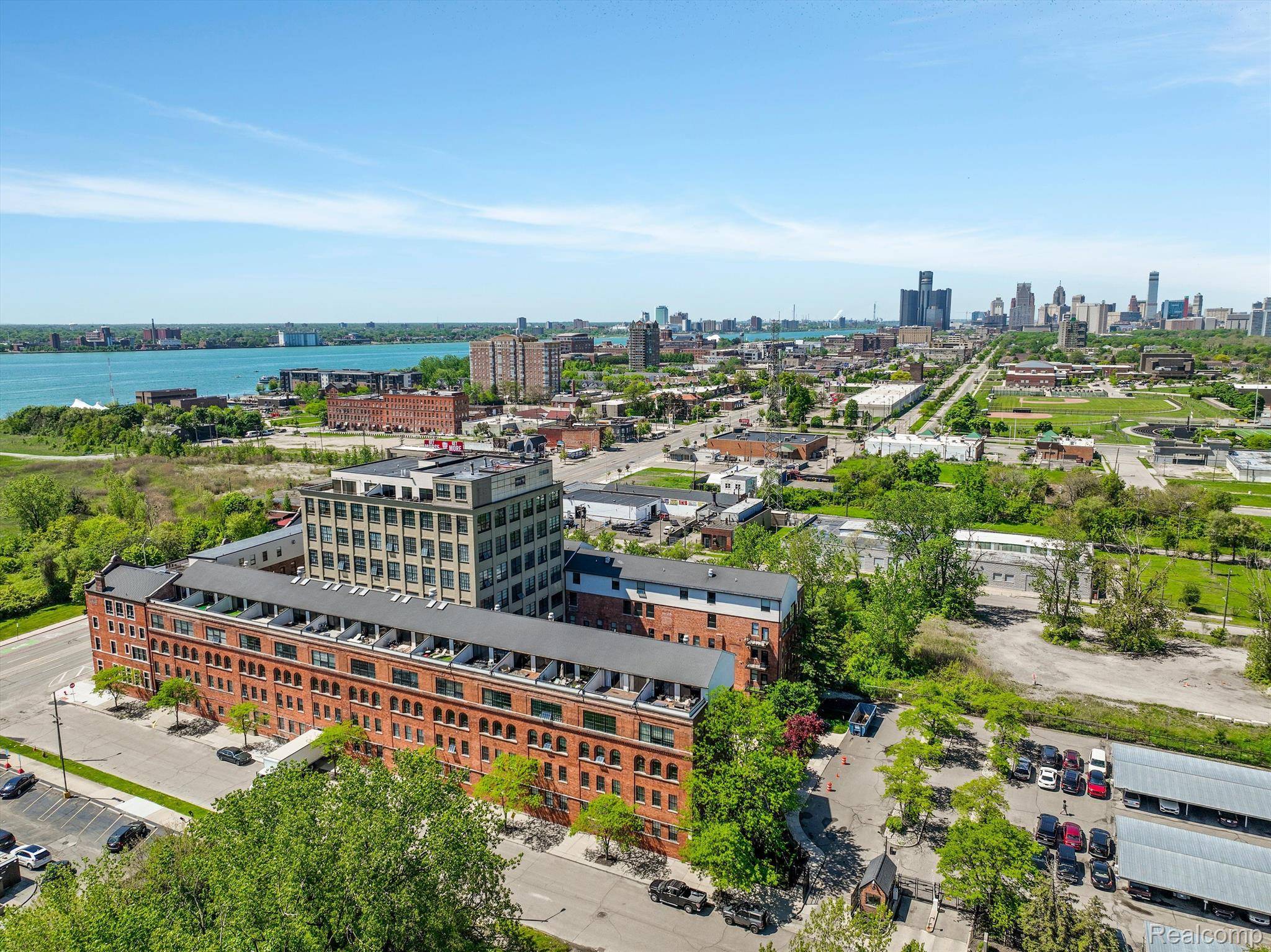 Detroit, MI 48207,6533 E JEFFERSON AVE #413W