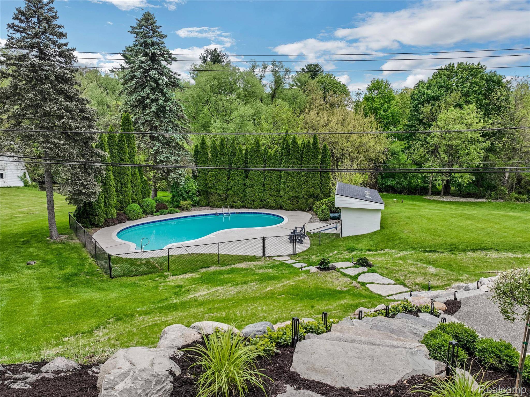 Rochester, MI 48309,941 Viewland DR