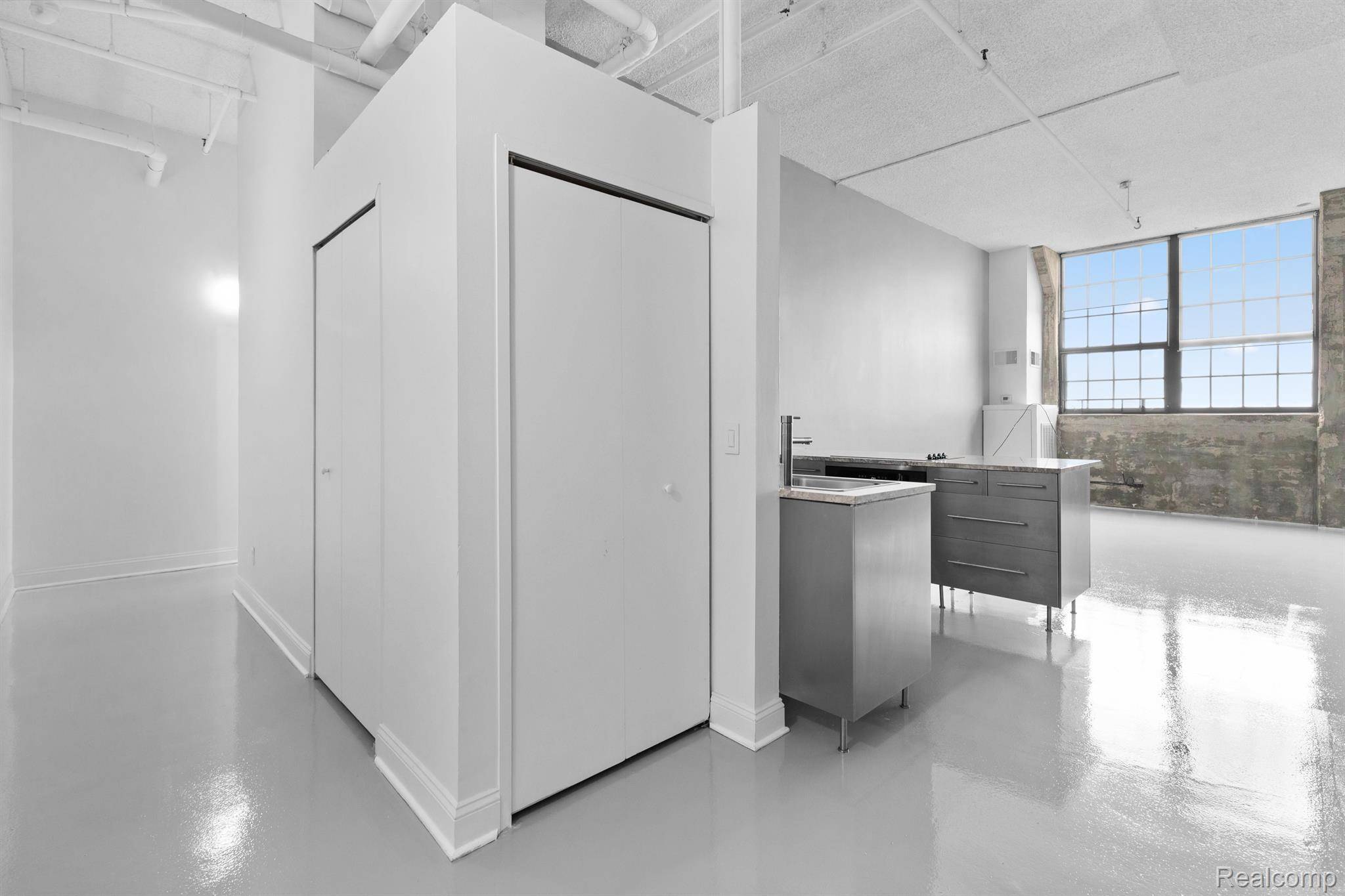 Detroit, MI 48207,6533 E Jefferson AVE #704