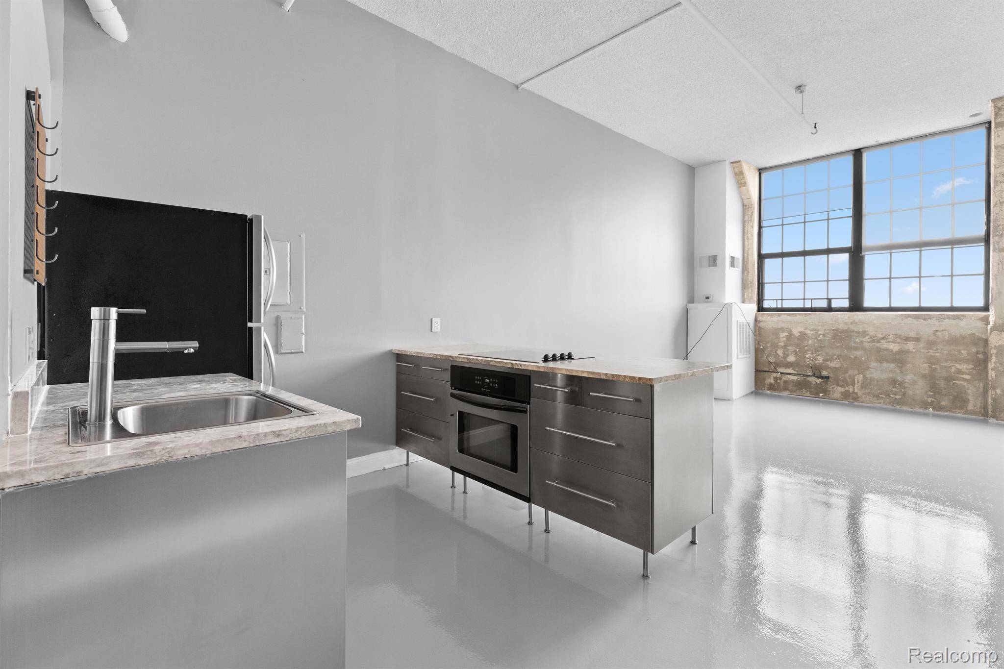 Detroit, MI 48207,6533 E Jefferson AVE #704