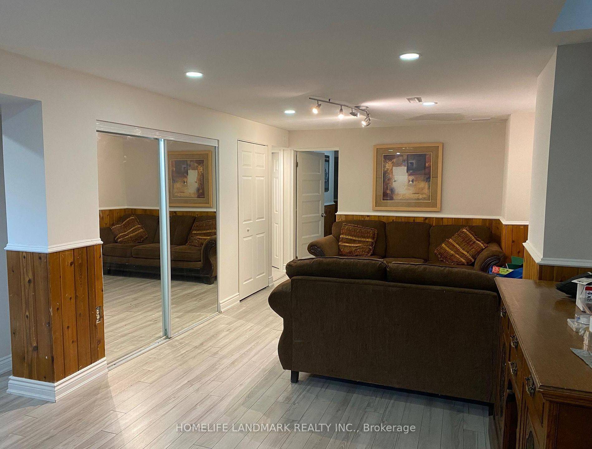 Pickering, ON L1V 3R2,1872 Parkside DR