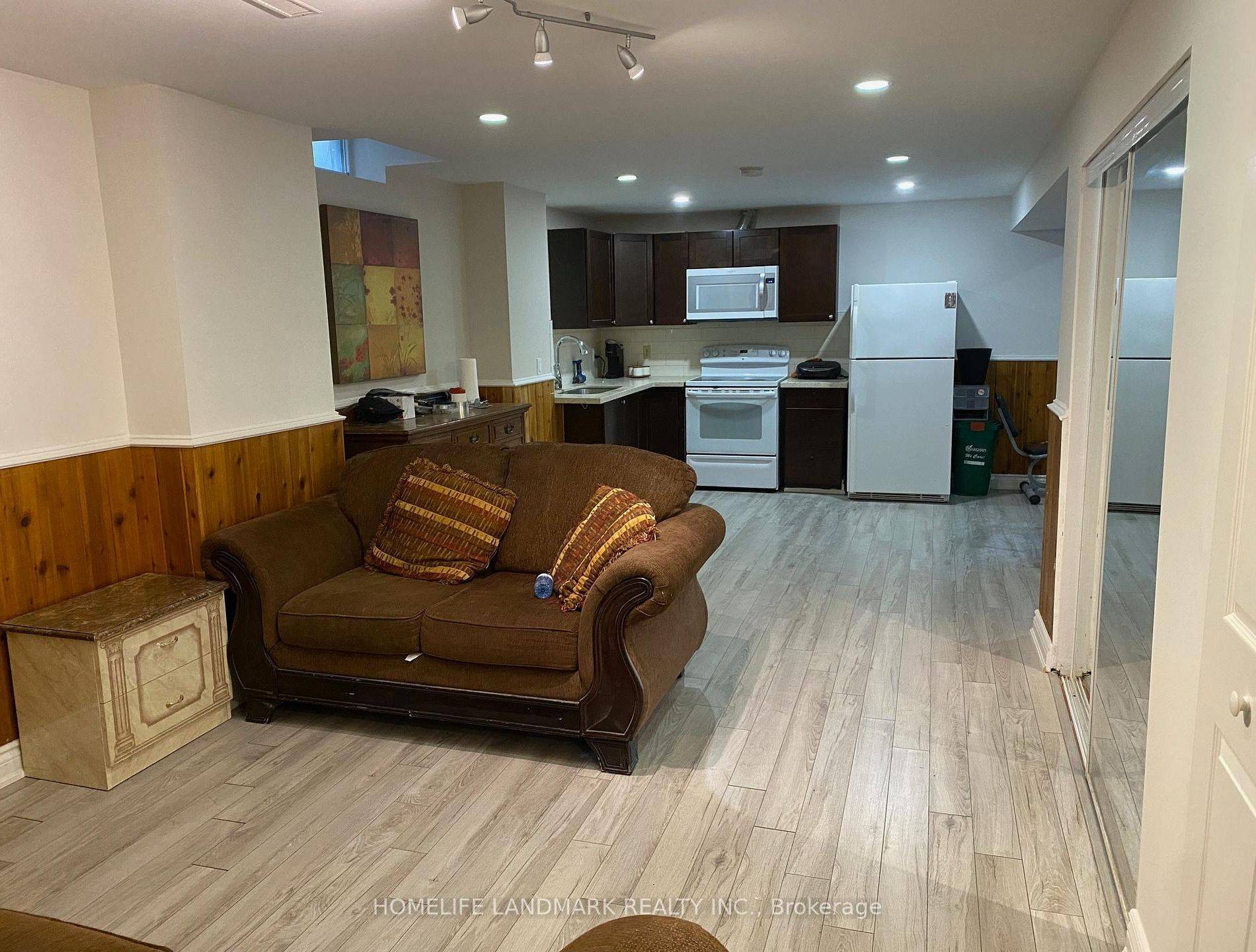 Pickering, ON L1V 3R2,1872 Parkside DR